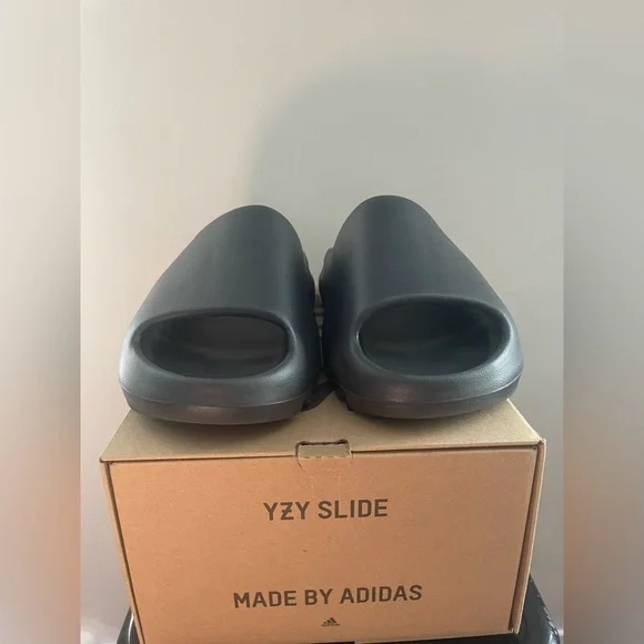 adidas | Shoes | Adidas Yeezy Slide Onyx 223 Size Us Mens 3 | Poshmark